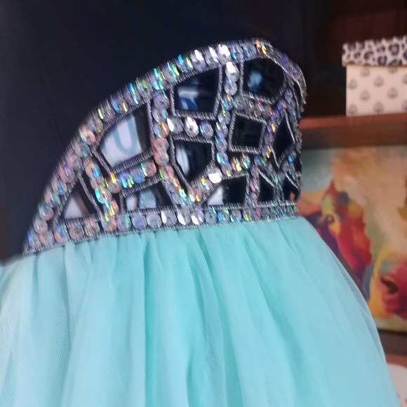 Gorgeous strapless dress - Picture 4 of 8